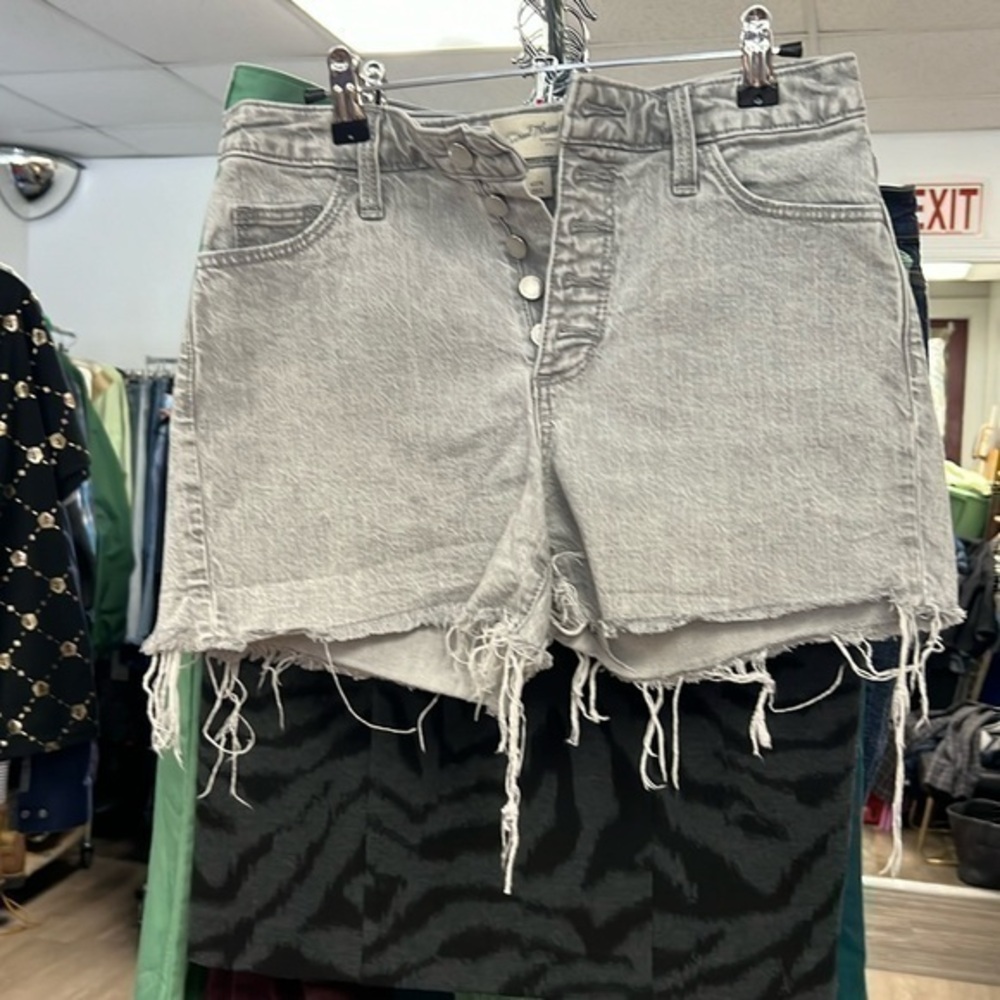 Universal Thread Gray Shorts, Button Crotch Size 4 - image 1